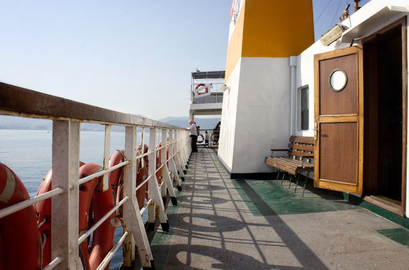 Vue panoramique de la Méditerranée depuis un ferry La Méridionale